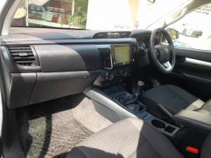 Toyota Hilux 2.4GD-6 single cab 4x4 Raider manual - Image 7