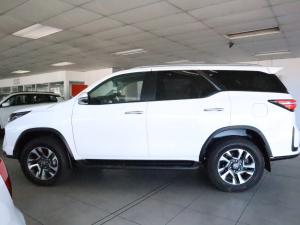Toyota Fortuner 2.4GD-6 4x4 - Image 2
