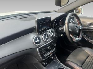 Mercedes-Benz GLA GLA200 auto - Image 11