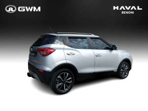 Mahindra XUV300 1.5TD W8 - Image 17