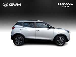 Mahindra XUV300 1.5TD W8 - Image 4