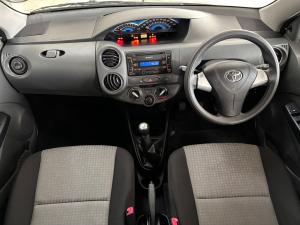 Toyota Etios hatch 1.5 Sprint - Image 6