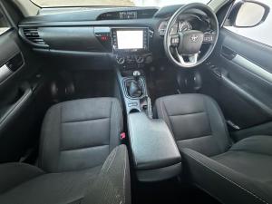 Toyota Hilux 2.4GD-6 double cab Raider manual - Image 6