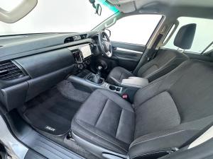 Toyota Hilux 2.4GD-6 double cab Raider manual - Image 7