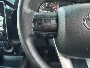 Toyota Hilux 2.4GD-6 double cab Raider manual - Image 9