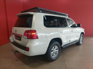 Toyota Land Cruiser 200 4.5D-4D V8 VX - Image 2