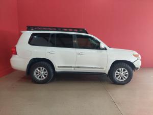 Toyota Land Cruiser 200 4.5D-4D V8 VX - Image 3