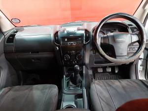 Isuzu D-Max 250 Extended cab Hi-Ride auto - Image 6