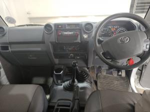 Toyota Land Cruiser 79 4.2D single cab - Image 6