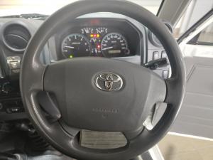 Toyota Land Cruiser 79 4.2D single cab - Image 8