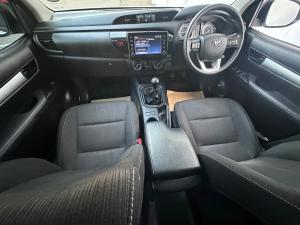 Toyota Hilux 2.4GD-6 double cab Raider manual - Image 6