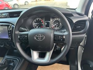 Toyota Hilux 2.4GD-6 double cab Raider manual - Image 8
