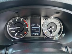 Toyota Hilux 2.4GD-6 double cab Raider manual - Image 11