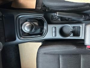 Toyota Hilux 2.4GD-6 double cab Raider manual - Image 12