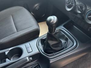 Toyota Hilux 2.4GD-6 double cab Raider manual - Image 13