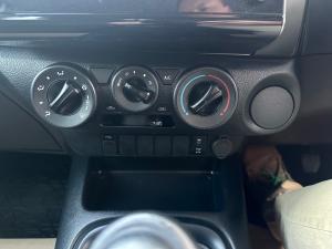 Toyota Hilux 2.4GD-6 double cab Raider manual - Image 15