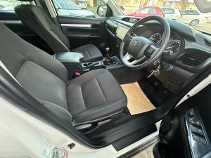 Toyota Hilux 2.4GD-6 double cab Raider manual - Image 16
