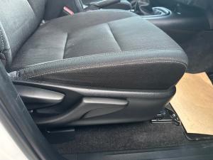 Toyota Hilux 2.4GD-6 double cab Raider manual - Image 18