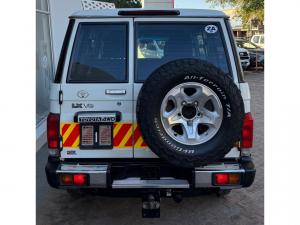 Toyota Land Cruiser 76 4.5D-4D V8 station wagon LX - Image 5