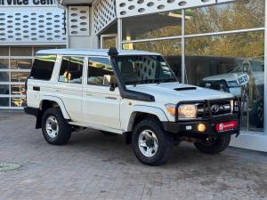 Toyota Land Cruiser 76 4.5D-4D V8 station wagon LX - Image 1