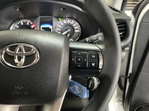 Toyota Hilux 2.4GD-6 single cab Raider manual - Image 10