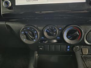 Toyota Hilux 2.4GD-6 single cab Raider manual - Image 14