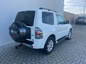 Mitsubishi Pajero 3-door 3.2DI-D GLS - Image 2
