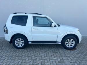 Mitsubishi Pajero 3-door 3.2DI-D GLS - Image 3