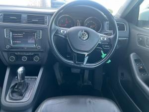 Volkswagen Jetta 1.6TDI Comfortline auto - Image 6