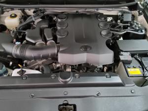 Toyota Land Cruiser Prado 4.0 VX - Image 10