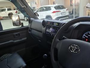 Toyota Land Cruiser 79 4.0PS/C - Image 12