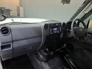 Toyota Land Cruiser 79 4.0PS/C - Image 6