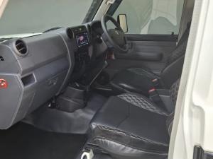 Toyota Land Cruiser 79 4.0PS/C - Image 7