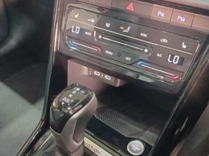 Volkswagen T-ROC 2.0 TSI 4M R-LINE DSG - Image 12