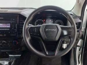Isuzu D-Max 1.9TD double cab L 4x4 manual - Image 12