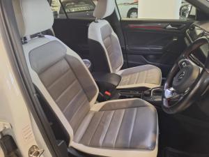 Volkswagen T-Roc 2.0TSI 140kW 4Motion R-Line - Image 6