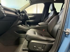 Volvo XC40 B4 Ultimate Dark - Image 13