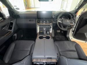 Toyota Land Cruiser 300 3.3D ZX - Image 12