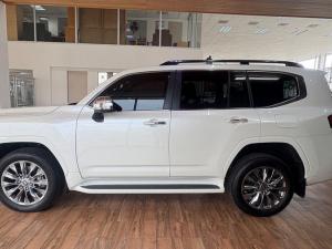 Toyota Land Cruiser 300 3.3D ZX - Image 4