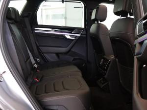 Volkswagen Touareg V6 TDI Executive R-Line - Image 16