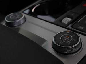 Volkswagen Touareg V6 TDI Executive R-Line - Image 21