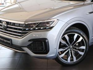 Volkswagen Touareg V6 TDI Executive R-Line - Image 2