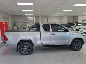 Toyota Hilux 2.4GD-6 Xtra cab Raider manual - Image 3