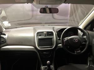 Toyota Hilux 2.4GD-6 single cab Raider manual - Image 6