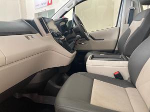 Toyota Quantum 2.8 SLWB bus 14-seater GL manual - Image 7