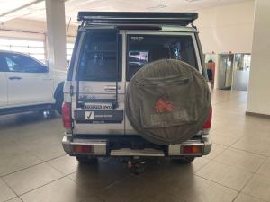 Toyota Land Cruiser 76 4.5D-4D V8 station wagon LX - Image 5