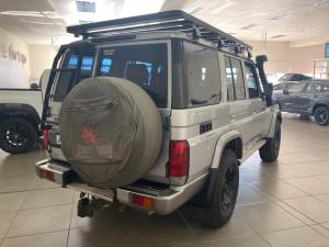 Toyota Land Cruiser 76 4.5D-4D V8 station wagon LX - Image 2