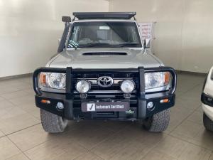 Toyota Land Cruiser 76 4.5D-4D V8 station wagon LX - Image 4
