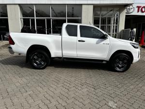 Toyota Hilux 2.4GD-6 Xtra cab Raider manual - Image 4