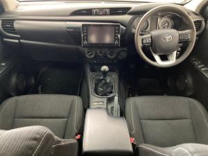 Toyota Hilux 2.4GD-6 double cab Raider manual - Image 6